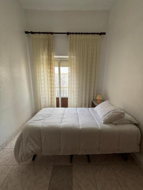 Habitación solo para mujeres con baño compartido